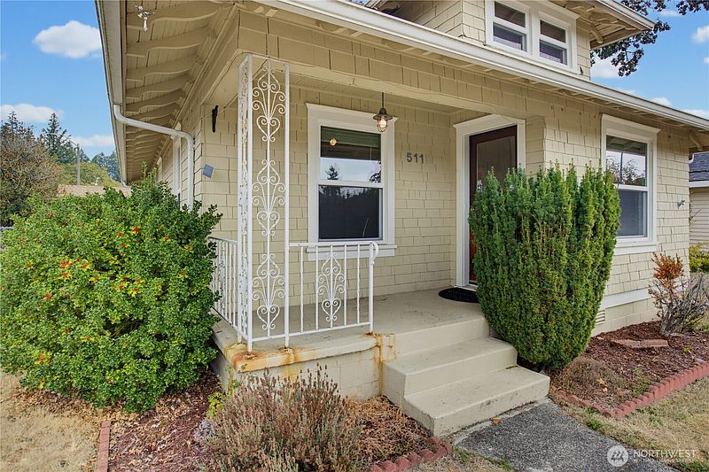 4th image of 511 Louviers Avenue