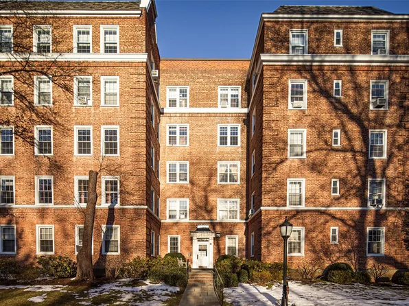 9 Midland Gardens #3E, Bronxville, NY 10708