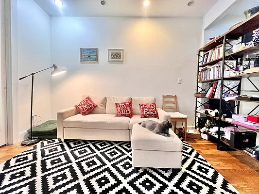 Rented by ERNY LLC | media 7