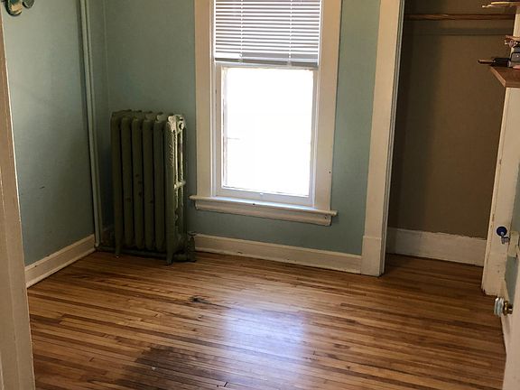 4th image of 874 Ashland Ave #2