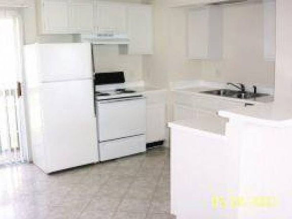 5th image of 900 23rd St SE #61
