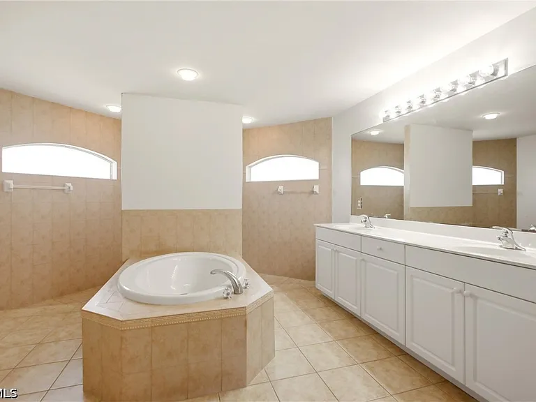 2600 SW 1st St — Photo 22