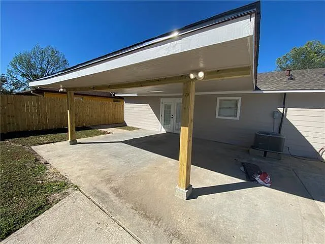 1956 Longwood Ct — Photo 2