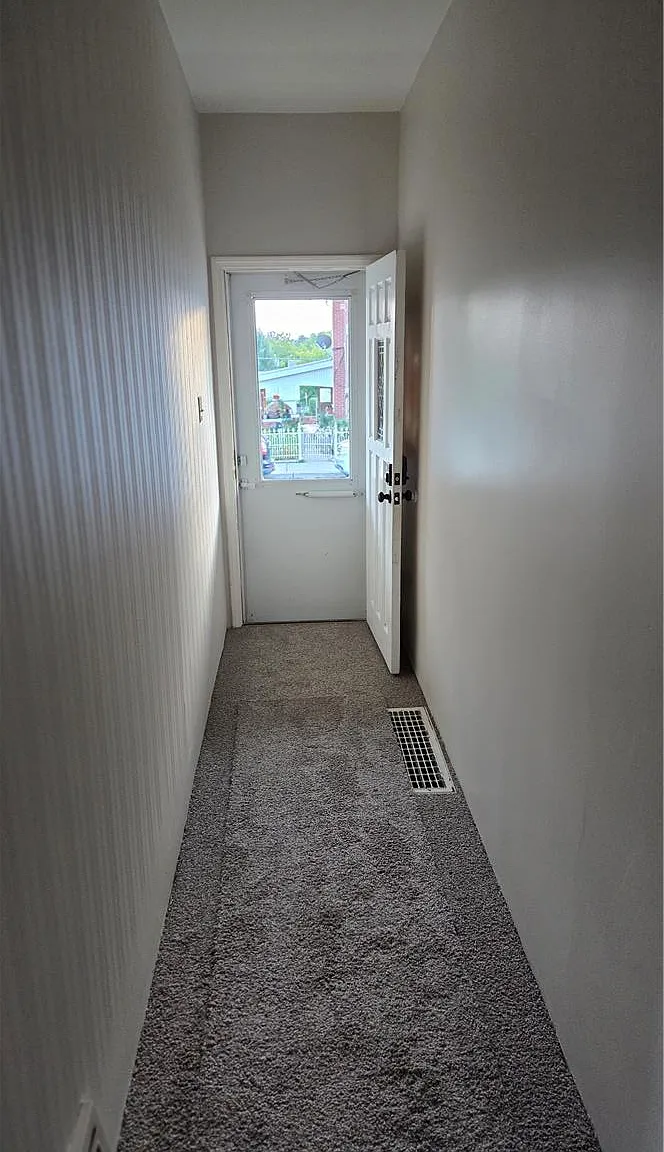 Studio, 1372 sqft, $1,700 — Photo 4