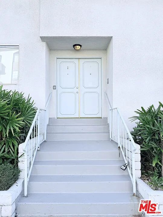 3 bed, 3.0 bath, 1850 sqft, $5,100 — Photo 3