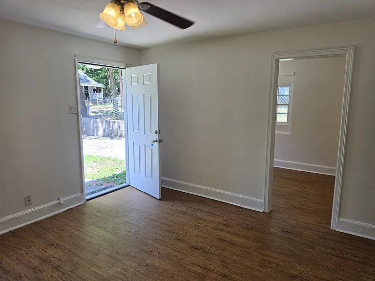 1506 Evergreen St #A — Photo 9
