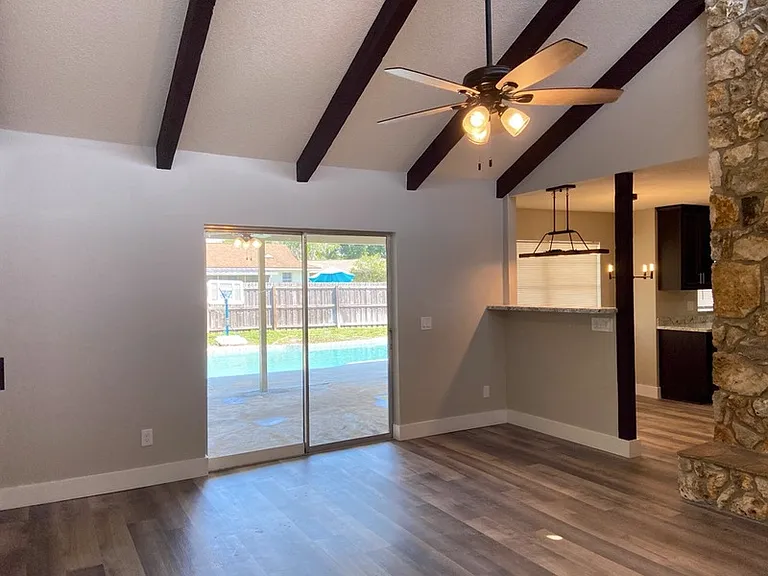 215 Cambridge Dr — Photo 13