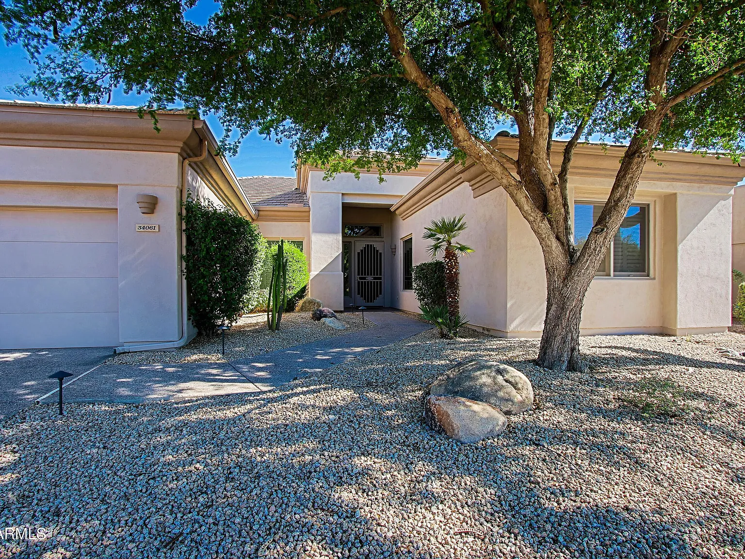 3 bed, 2.0 bath, 2393 sqft, $3,200 — Photo 4