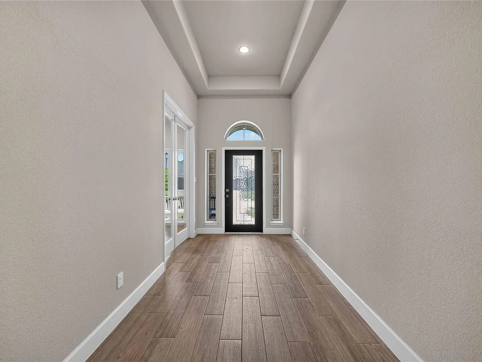4 bed, 3.0 bath, 2560 sqft, $3,300 — Photo 3