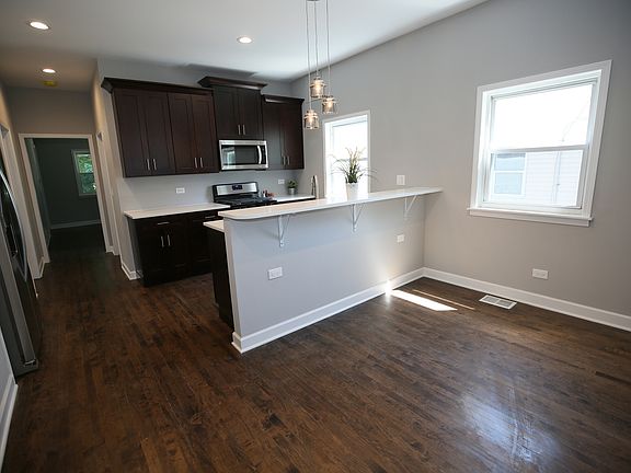 5th image of 1336 Clarence Ave
