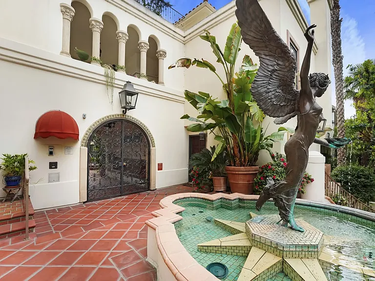 ISO - Isola Bella Townhomes — Photo 4