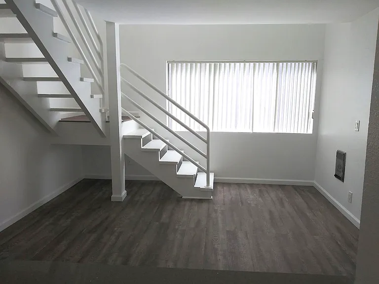 408 S Venice Blvd — Photo 3