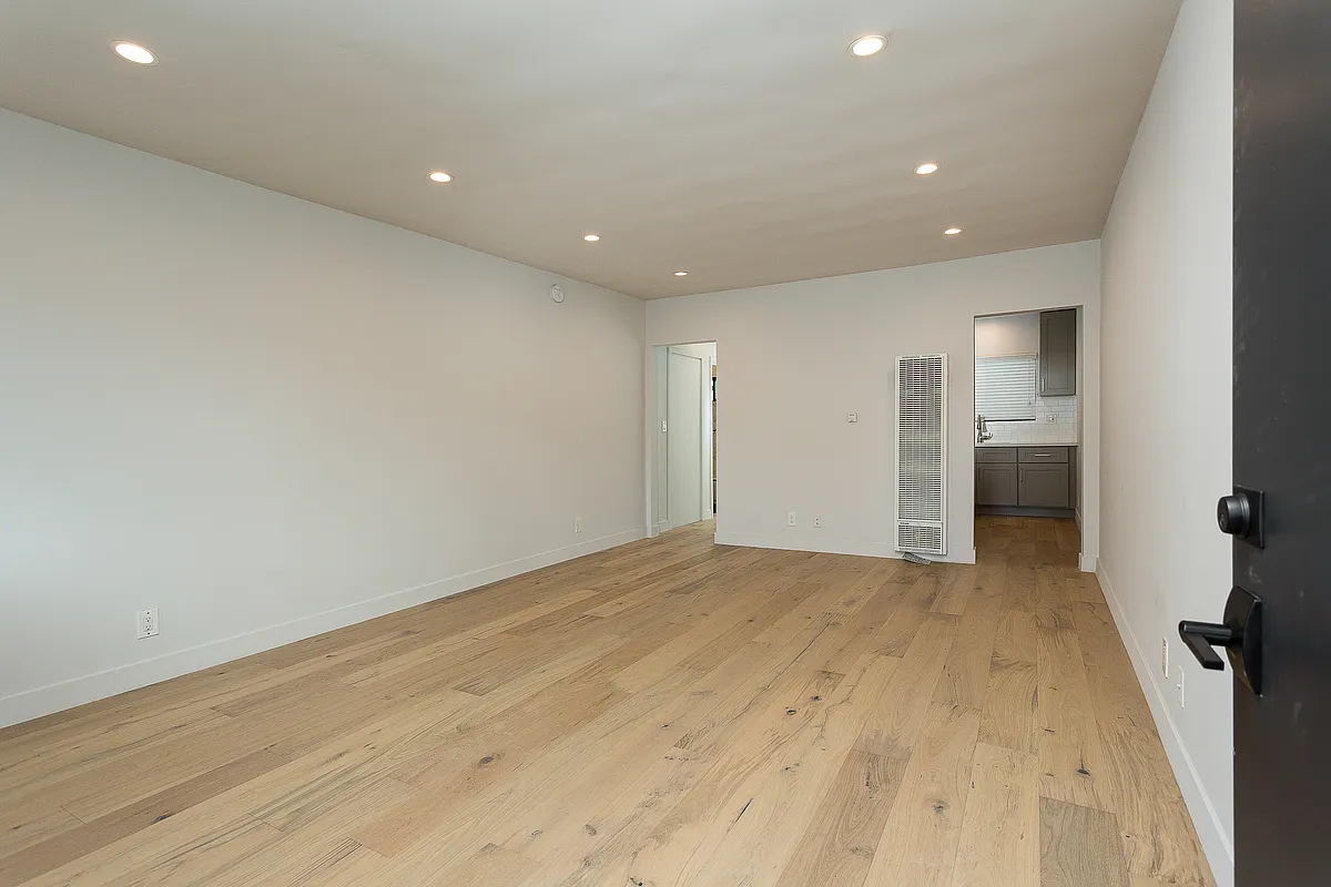 Building Photo - 11680 Ohio Ave #201