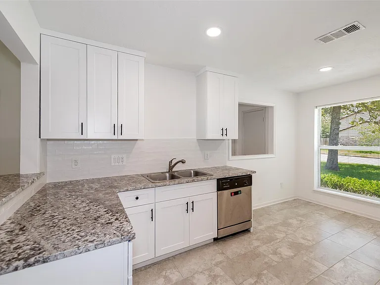 1 Ollerton Dr — Photo 6