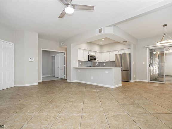 3rd image of 1404 Seward St Unit 103