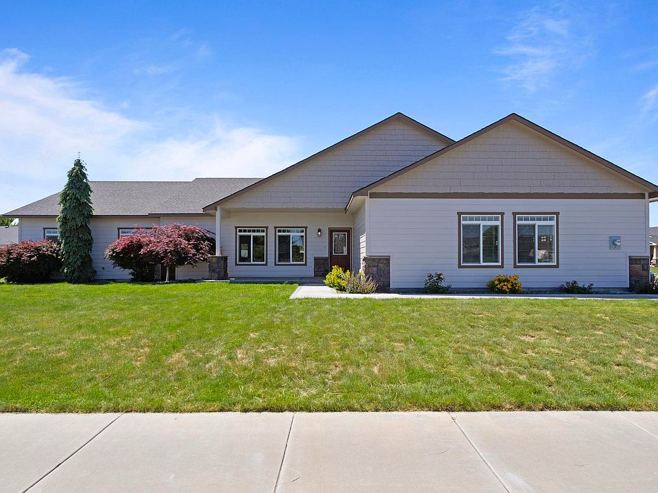 1st image of 4404 Artesia Dr
