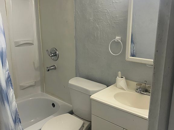 4th image of 3315 S Youngs Blvd