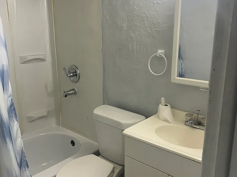 3315 S Youngs Blvd — Photo 4