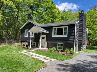 147 Beach Ln, Dingmans Ferry, PA 18328