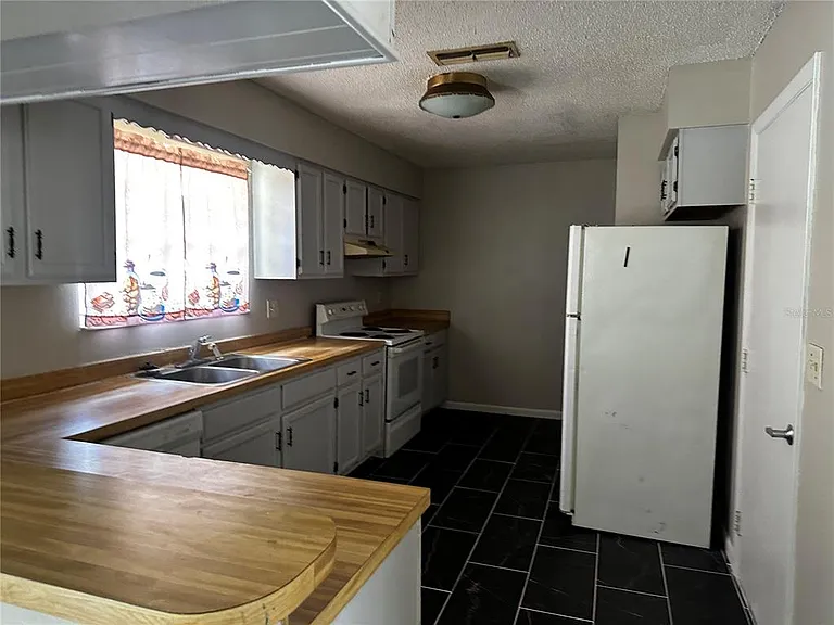 66 Silver Ln — Photo 3