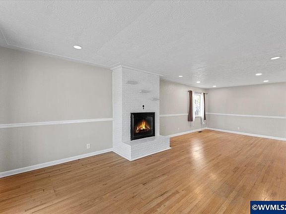 5th image of 1725 Grant St NE