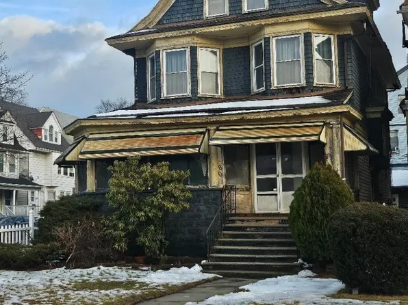 80 N Oraton Pkwy, East Orange City, NJ 07017