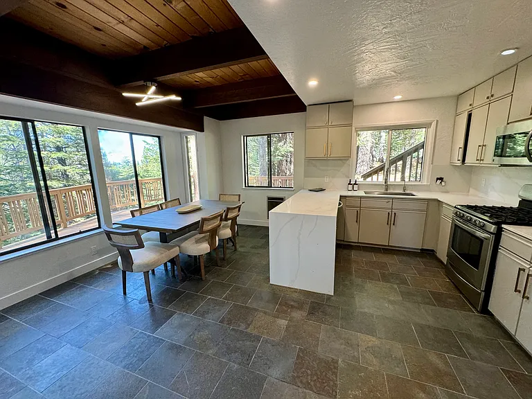 1588 Skyline Dr — Photo 15