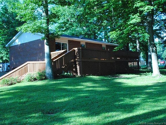 2nd image of 285 E Woodlawn Dr