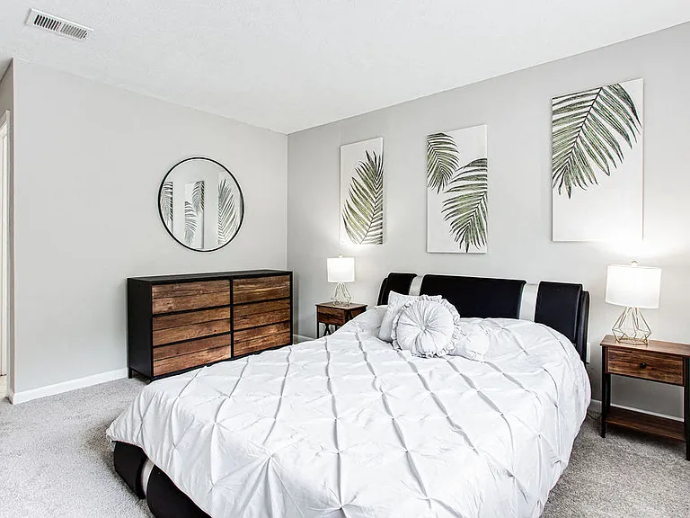 The Cobb Apartments-Townhomes — Photo 12