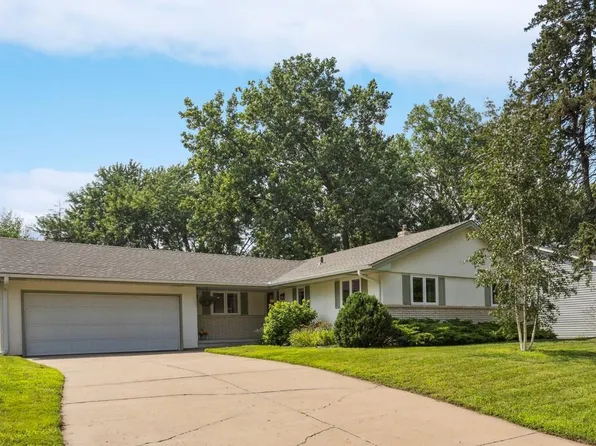 2193 Bossard Dr, Roseville, MN 55113