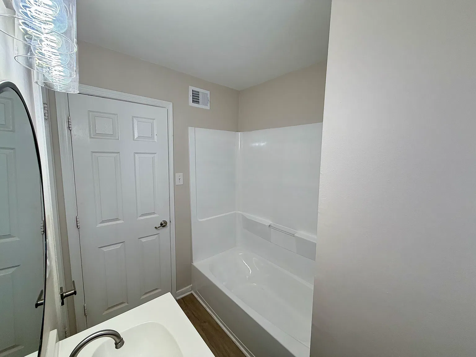 4 bed, 1.5 bath, 1721 sqft, $2,200 — Photo 3