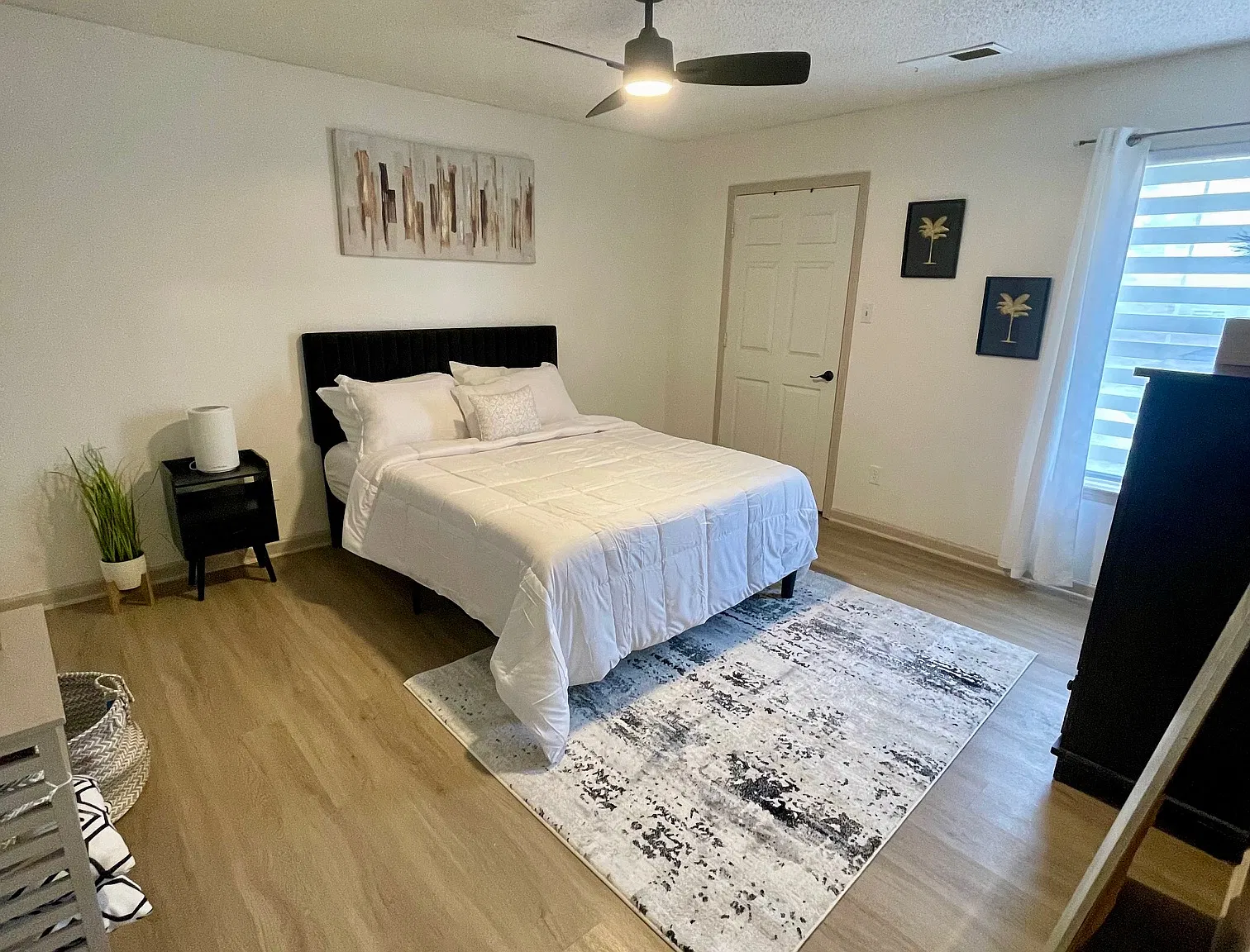3 bed, 1255 sqft, $2,000 — Photo 2