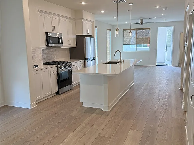 1816 E 1st St #450 — Photo 14