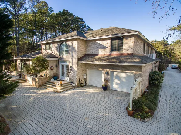 225 87th St, Virginia Beach, VA 23451