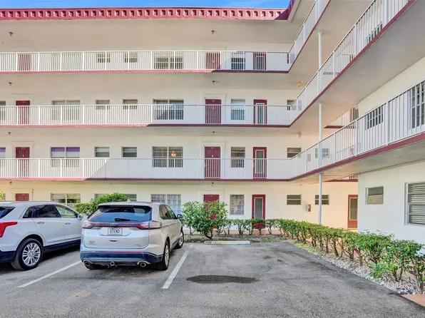 4270 NW 40th Street #211, Lauderdale Lakes, FL 33319