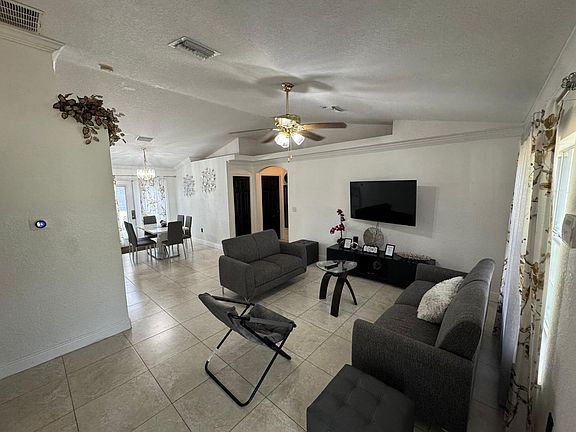 2nd image of 418 Poinciana Cir