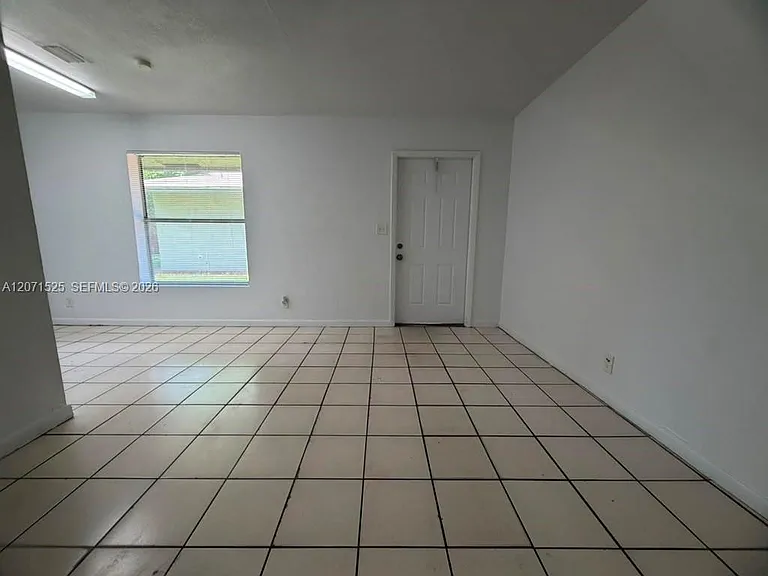 919 NW 2nd Ave #3 — Photo 3