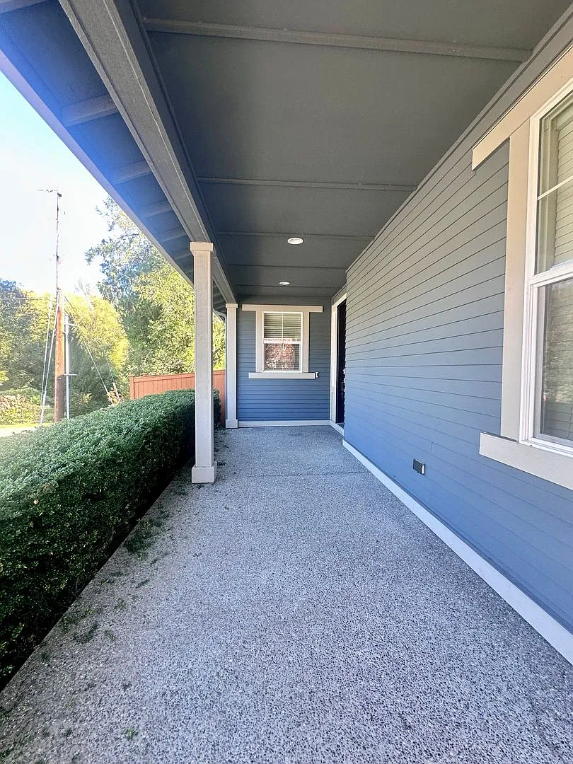 Light & Bright 4-Bedroom Home in Poulsbo's Mountain Aire Neighborhood — Photo 4