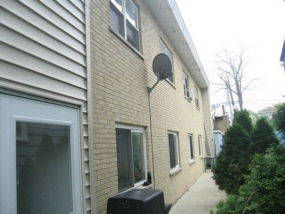2nd image of 3123 W Leland Ave