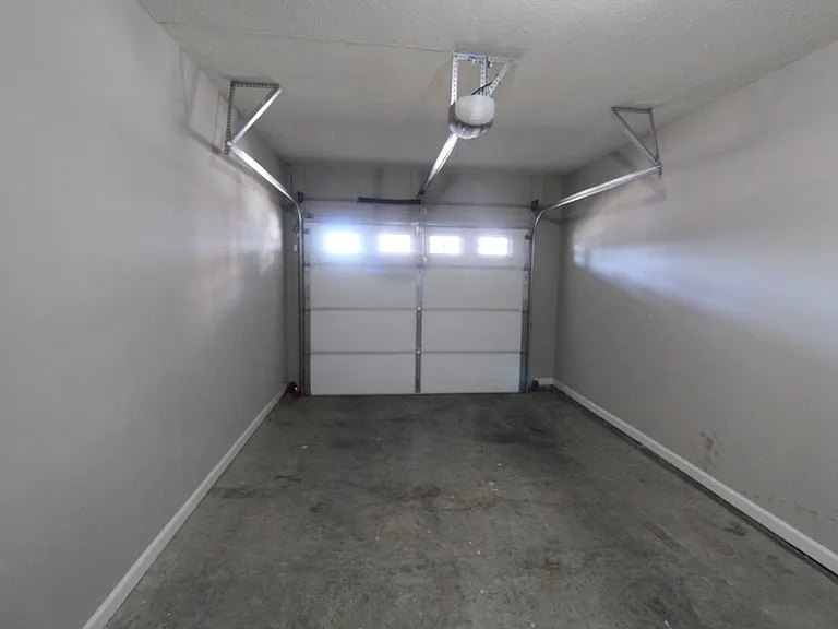 2189 Deyerle Ave — Photo 34