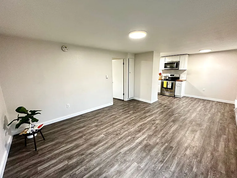 M street Apartments — Photo 6
