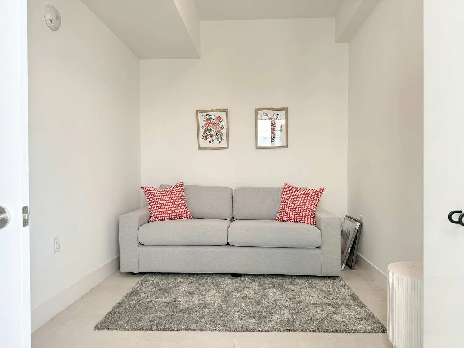 3 bed, 2.0 bath, 1054 sqft, $10,156 — Photo 3