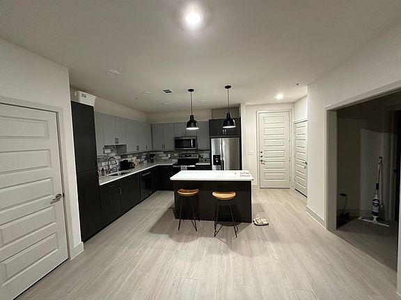 4th image of 1615 S Lamar Blvd #1423