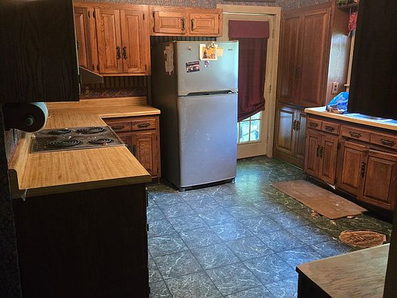 3rd image of 236 Willow Dr