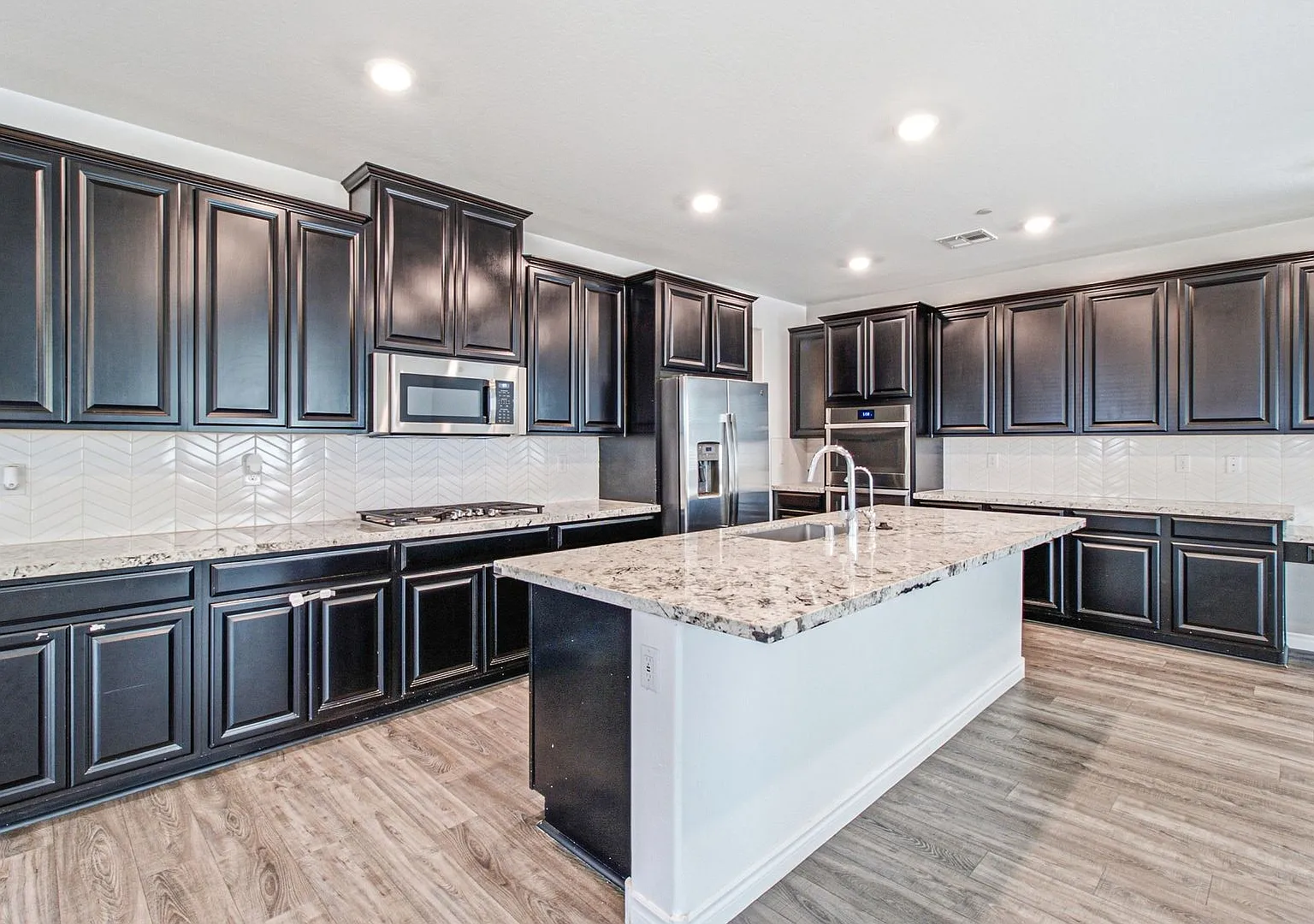 4-Bedroom Two-Story Home with Mountain Views & Resort-Style Amenities — Photo 1