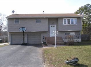 862 Greenlawn Ave, Islip Terrace, NY 11752