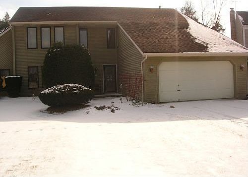 Front of house. Even with Winter's snow it looks great!