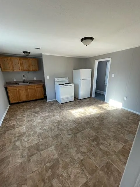 1 bed, $1,000 — Photo 1