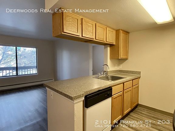 4th image of 2101 N Franklin St #203