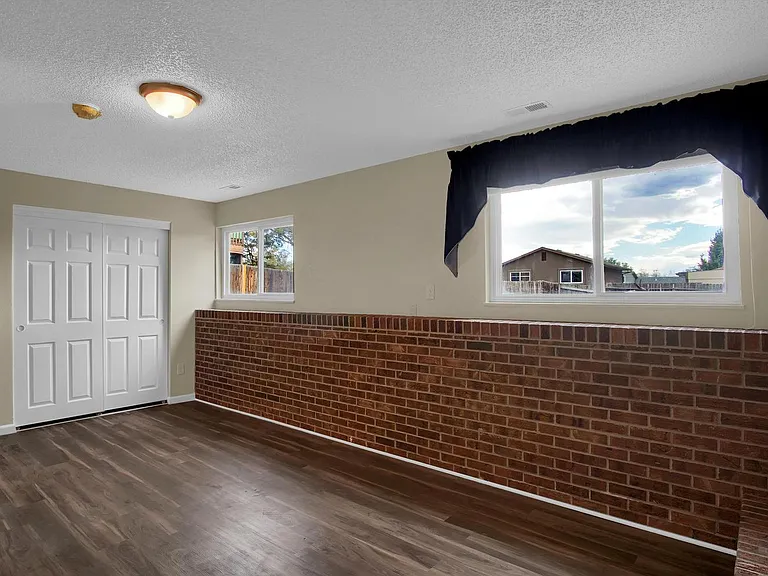 1197 Applewood Dr — Photo 9